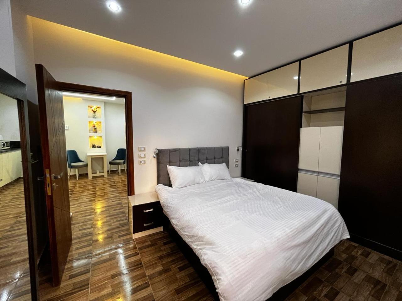 Sadam Luxury דירה
